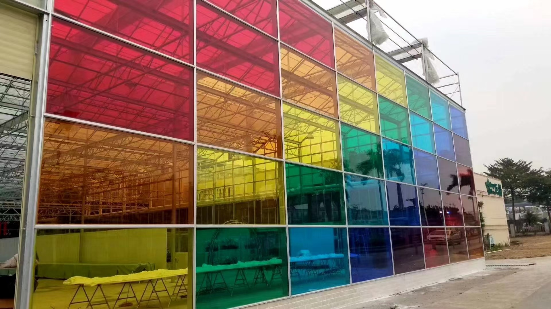 Comparison Between Solid Polycarbonate (PC) Sheets and Glass