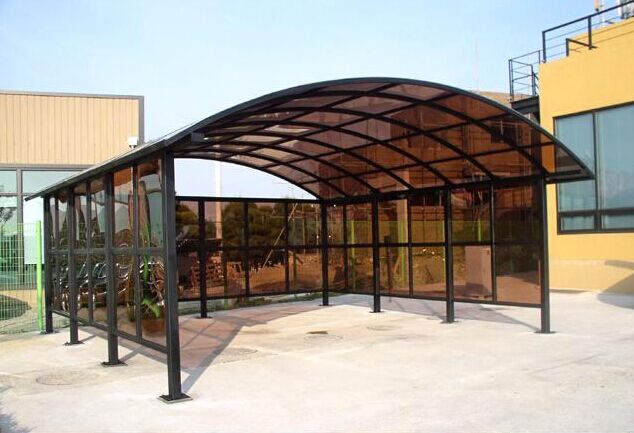 Carport shelter with solid polycarbonate roofing sheets