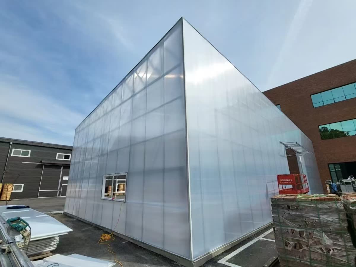 Interlocking polycarbonate panel modular cube structure installation