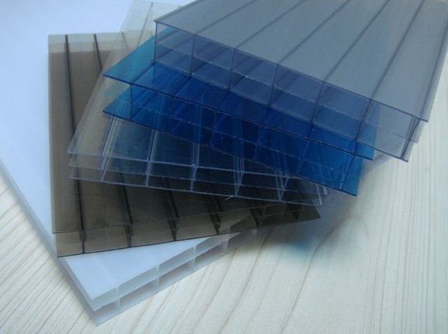 Multiwall polycarbonate sheets color range