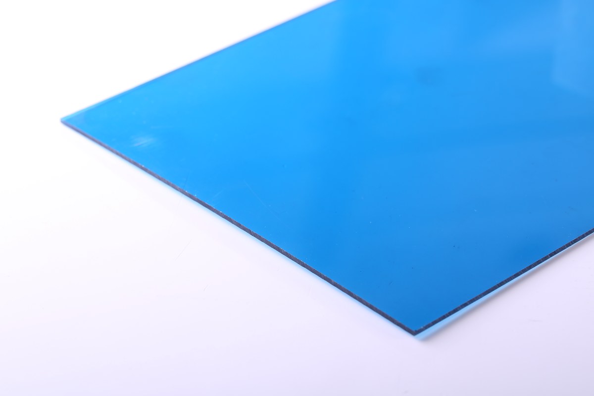 Blue tinted solid polycarbonate sheet for sign panels