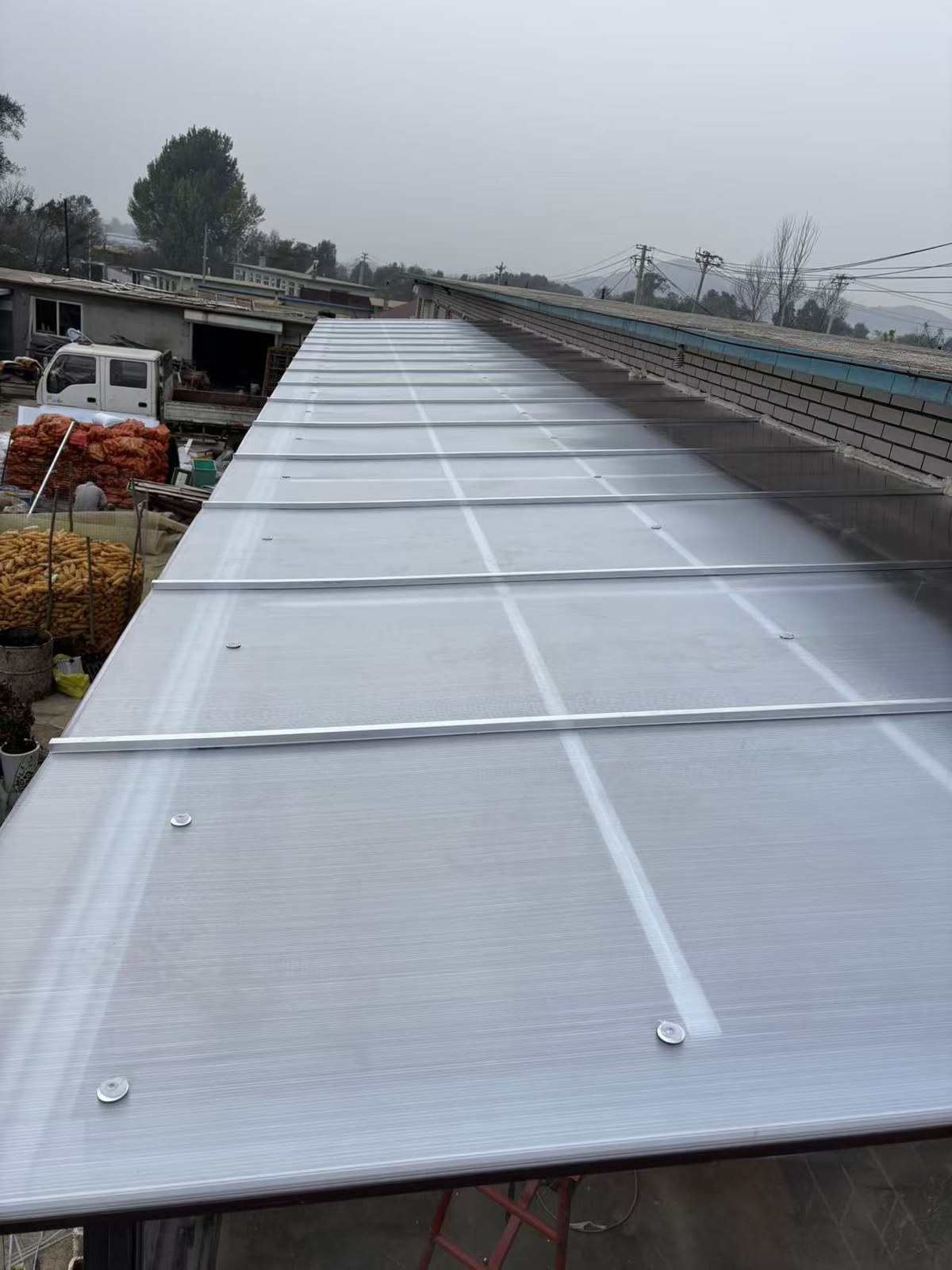 Outdoor canopy roof built with interlocking U-Lock polycarbonate sheets on a metal frame
