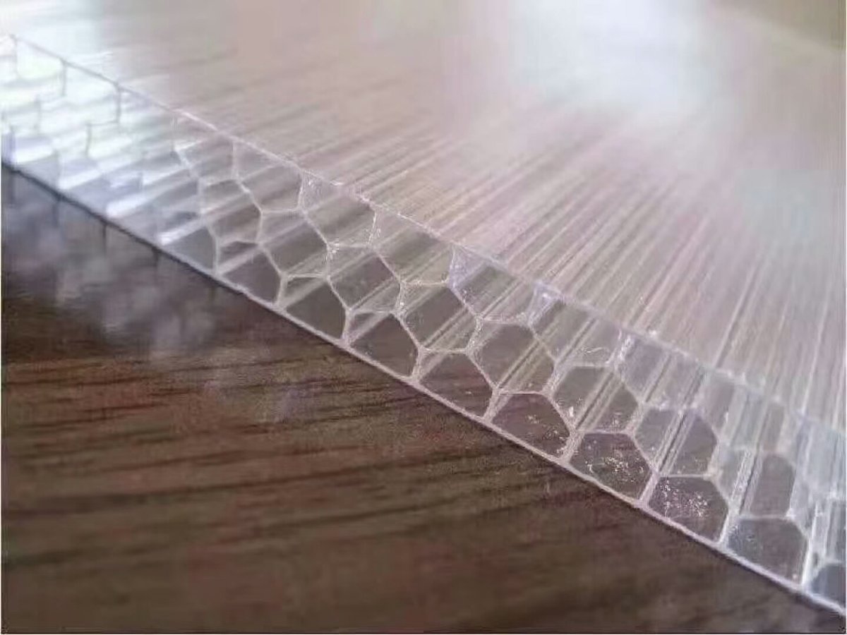 Honeycomb polycarbonate sheet with a dense hexagonal cellular structure