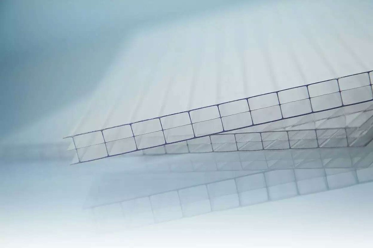 Cross-section of multiwall polycarbonate sheet showing the parallel rib structure