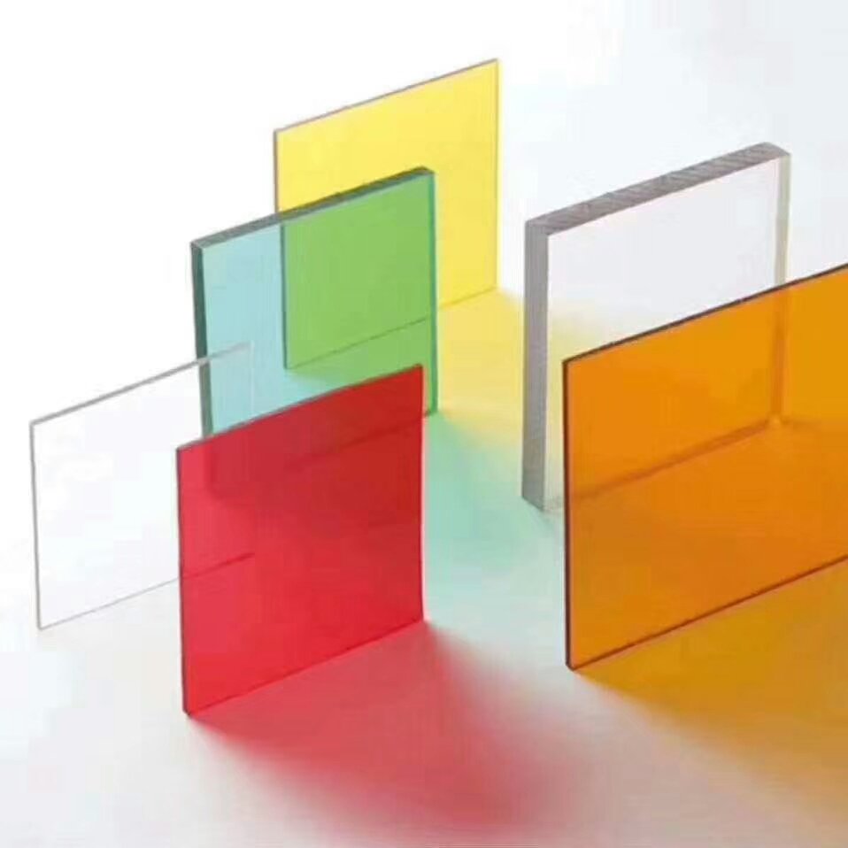 Solid polycarbonate sheets in transparent and tinted colors