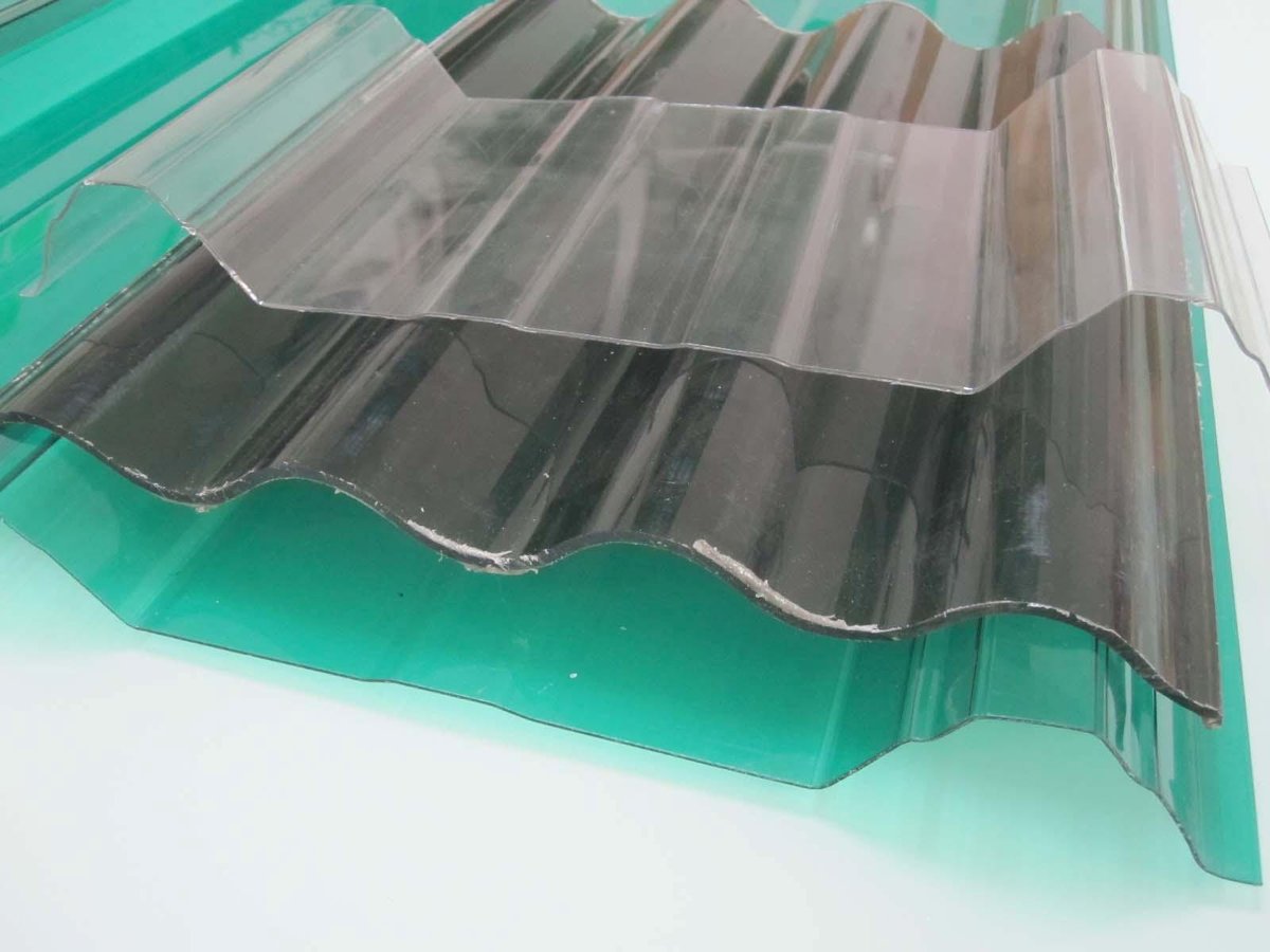 Corrugated Polycarbonate Sheets vs Metal Roofing: Which Is Better for Your Roof?