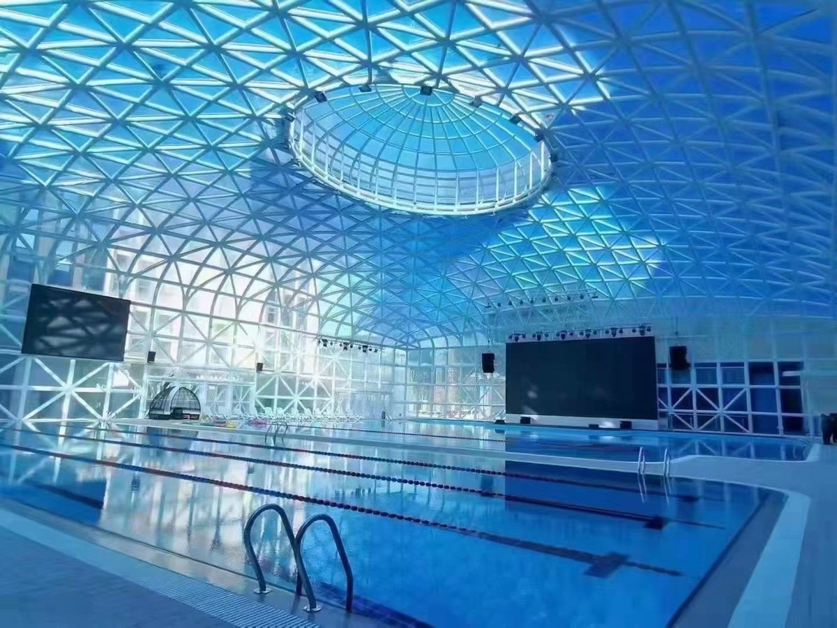 Polycarbonate Swimming Pool Enclosures: Design, Specs and Project Benefits